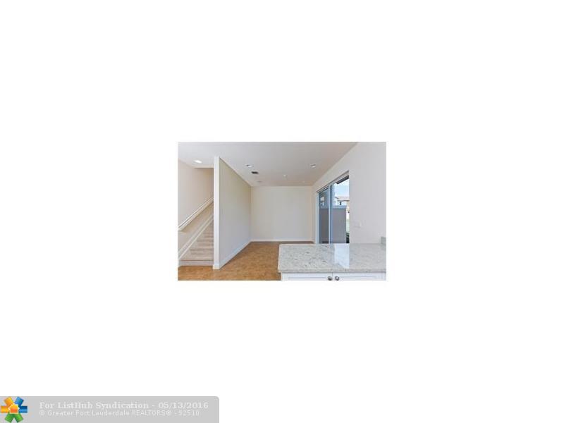 7651 NW 88 terrace 8, Tamarac, FL 33321