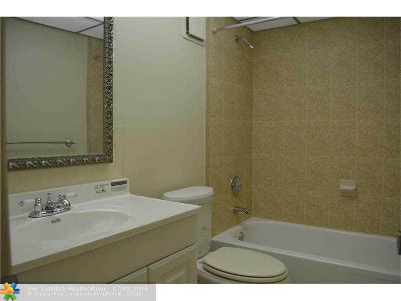 6401 N University Dr 104, Tamarac, FL 33321