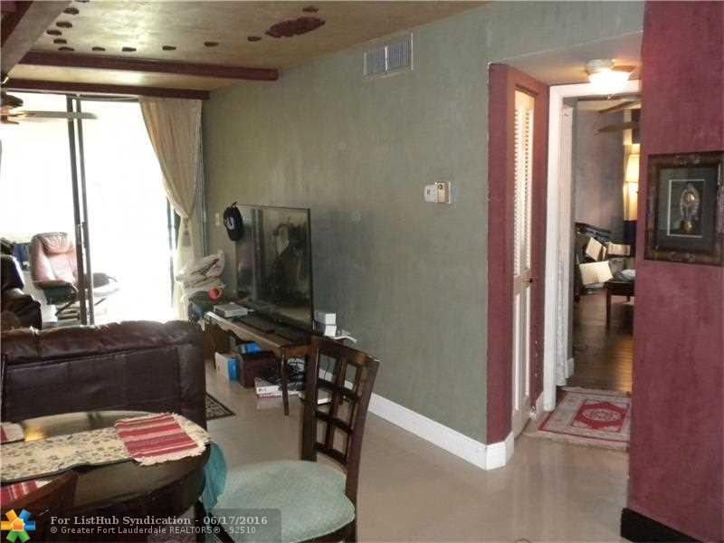 6351 N University Dr 212, Tamarac, FL 33321