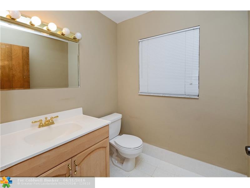 9860 NW 10th St, Plantation, United States 33322