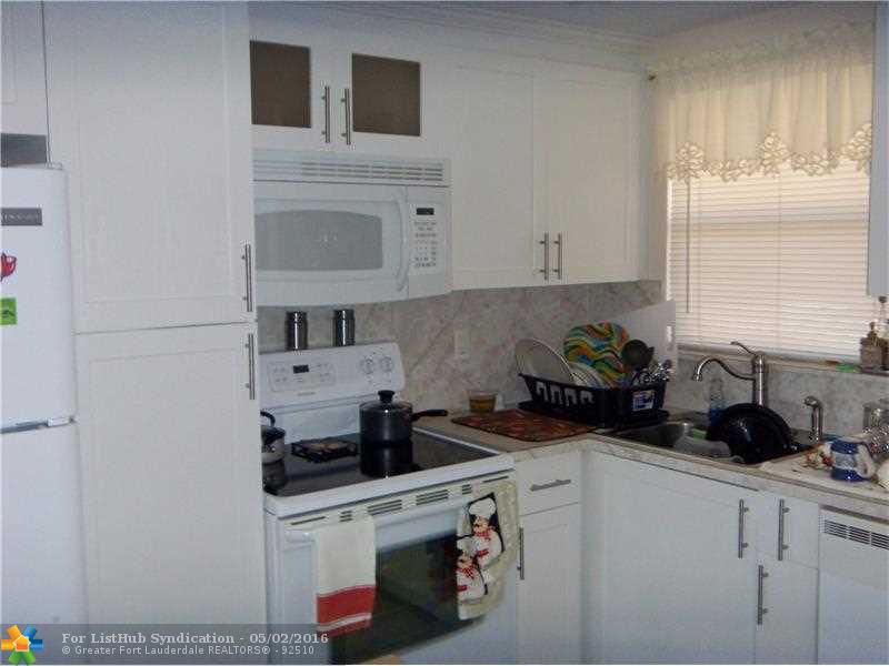 8220 Sunrise Lakes Blvd 111, Sunrise, FL 33322