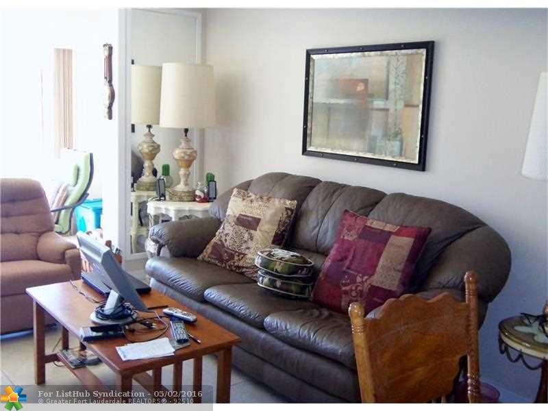 8220 Sunrise Lakes Blvd 111, Sunrise, FL 33322