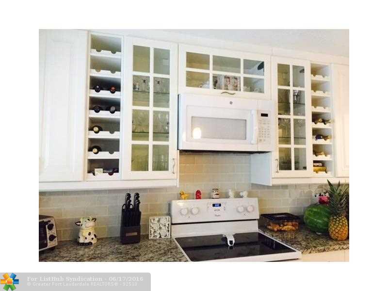 8045 NW 21st St, Sunrise, FL 33322