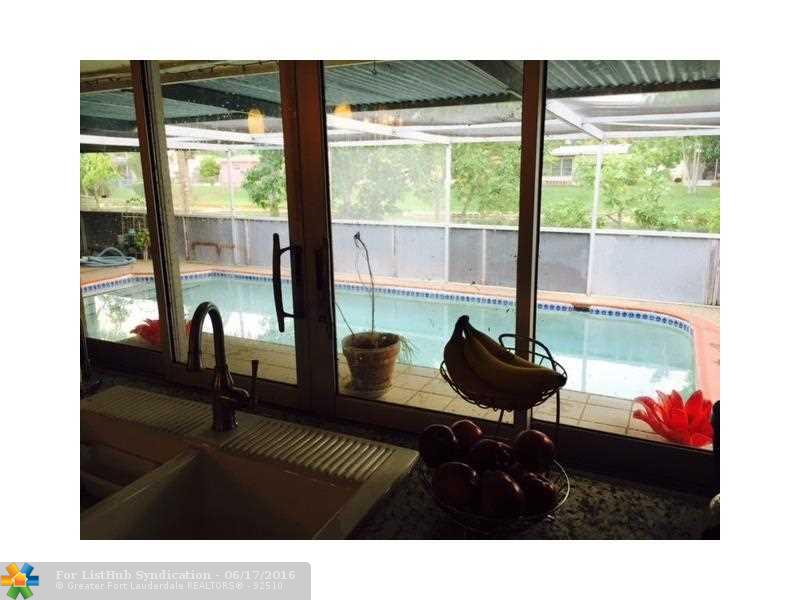 8045 NW 21st St, Sunrise, FL 33322