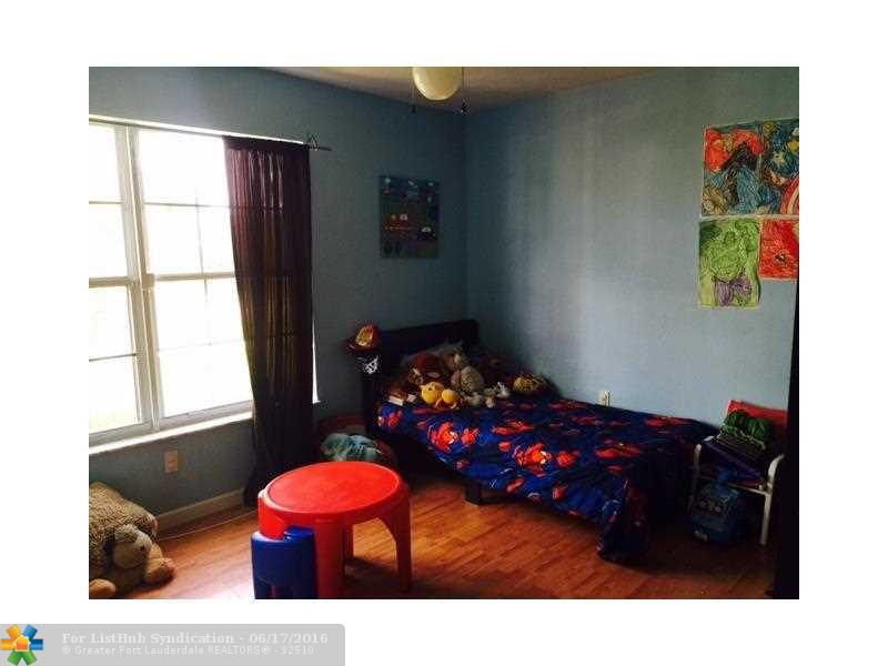 8045 NW 21st St, Sunrise, FL 33322