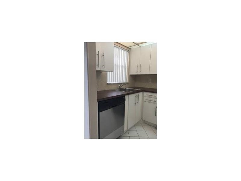 8450Sunrise Lakes Blvd, Sunrise, FL 33322