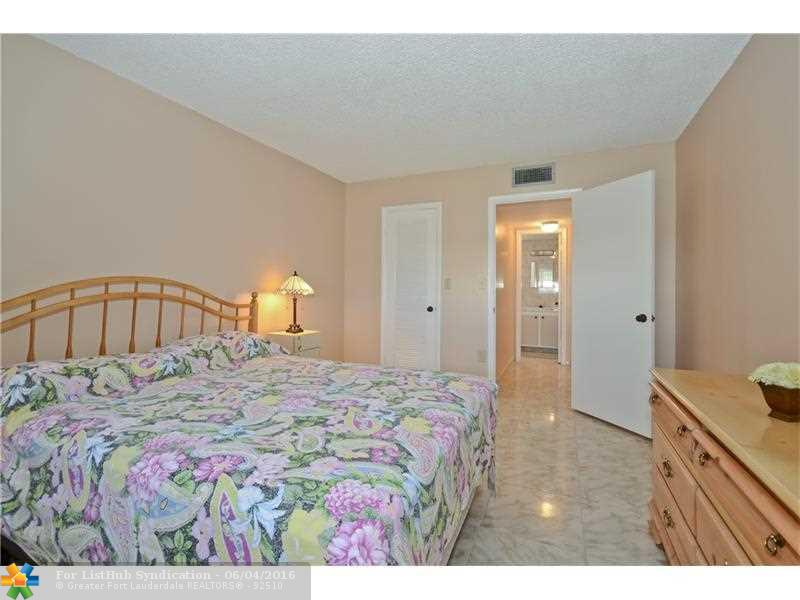 8021 N Sunrise Lakes Dr N 306, Sunrise, FL 33322