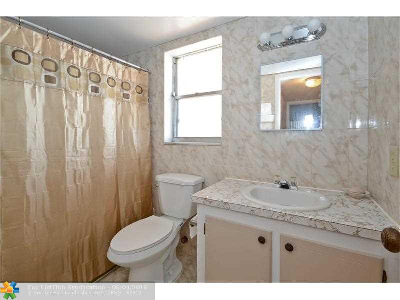 8021 N Sunrise Lakes Dr N 306, Sunrise, FL 33322