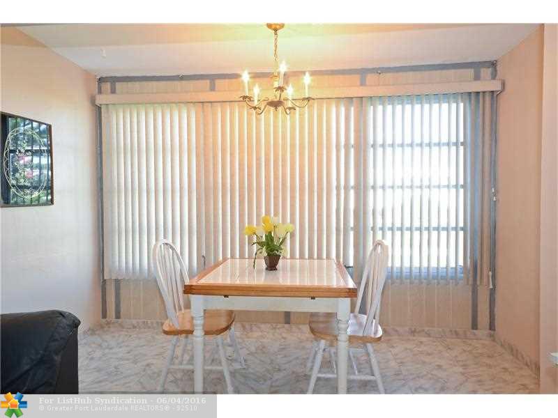 8021 N Sunrise Lakes Dr N 306, Sunrise, FL 33322