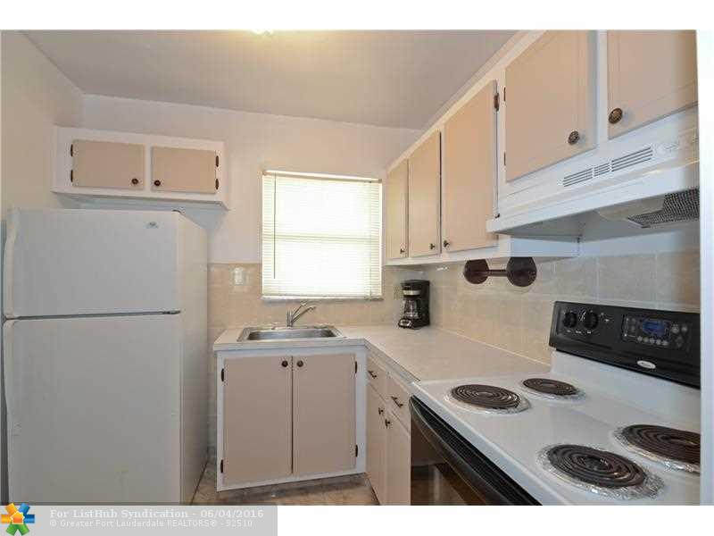 8021 N Sunrise Lakes Dr N 306, Sunrise, FL 33322