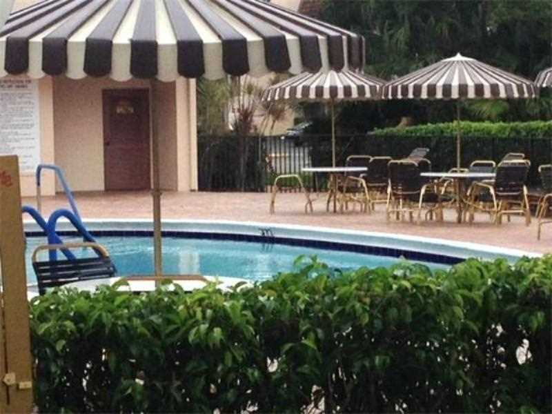 9141 Sunrise Lakes Blvd 209, Sunrise, FL 33322