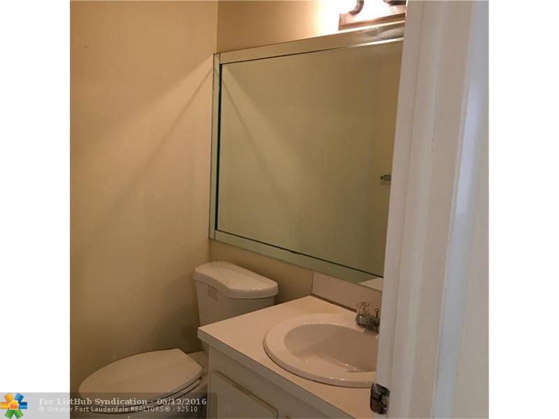 10442 Sunrise Lakes Blvd 202, Sunrise, FL 33322