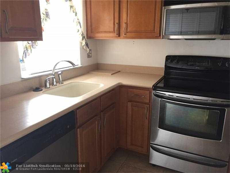 9420 Sunrise Lakes Blvd 312, Sunrise, FL 33322