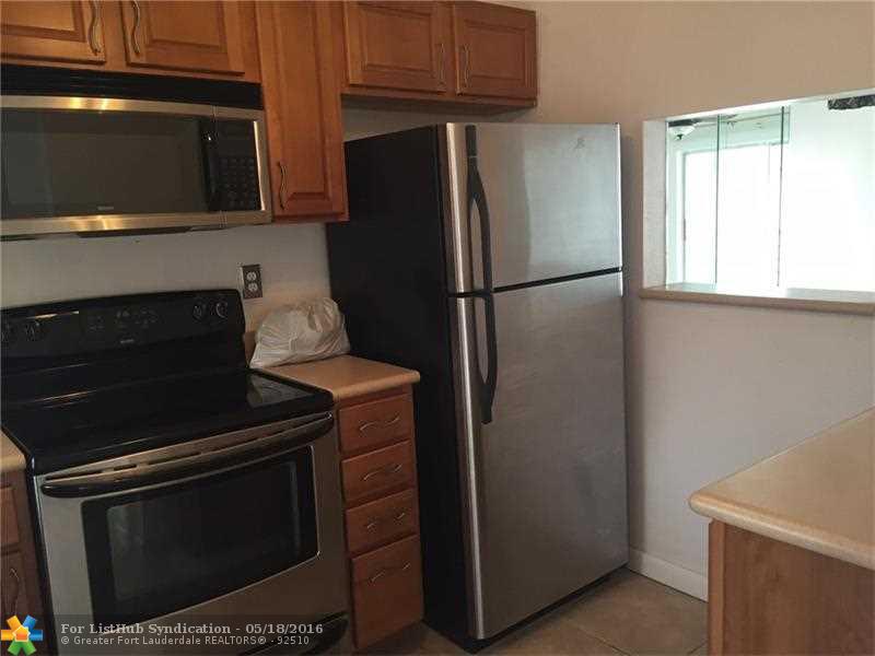 9420 Sunrise Lakes Blvd 312, Sunrise, FL 33322