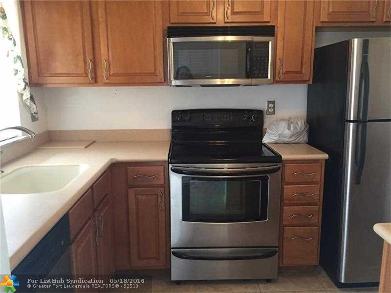 9420 Sunrise Lakes Blvd 312, Sunrise, FL 33322