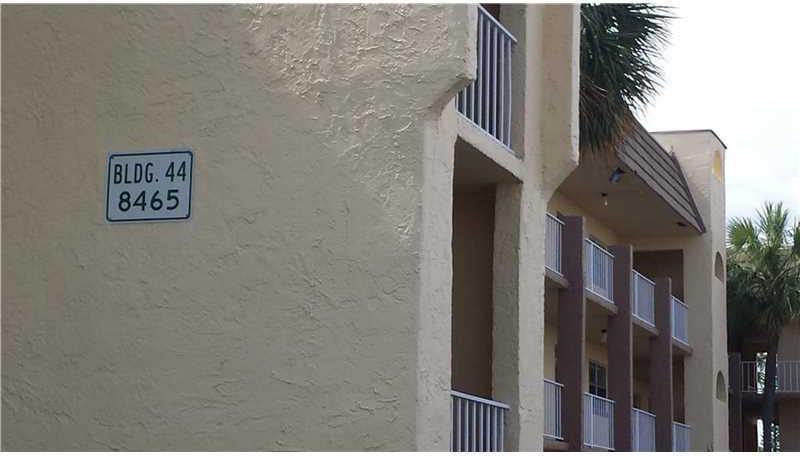 8465 Sunrise Lakes Blvd # 210, Sunrise, FL 33322