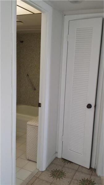 8465 Sunrise Lakes Blvd # 210, Sunrise, FL 33322