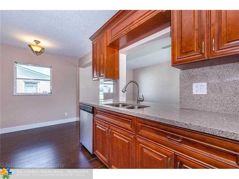8217 NW 12th Mnr, Plantation, FL 33322