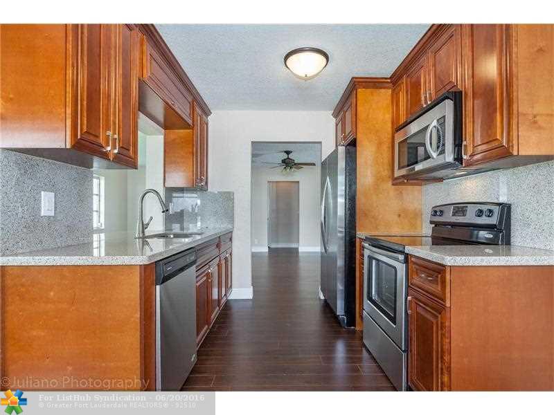 8217 NW 12th Mnr, Plantation, FL 33322