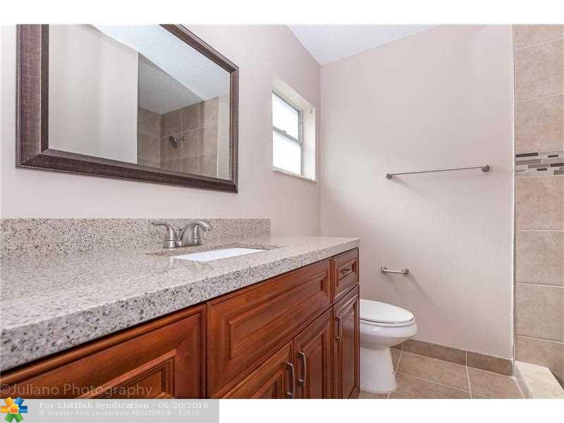 8217 NW 12th Mnr, Plantation, FL 33322