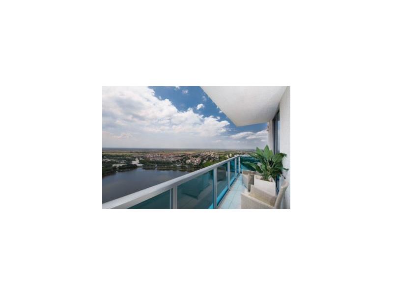 2641 North Flamingo Rd, Plantation, FL 33323