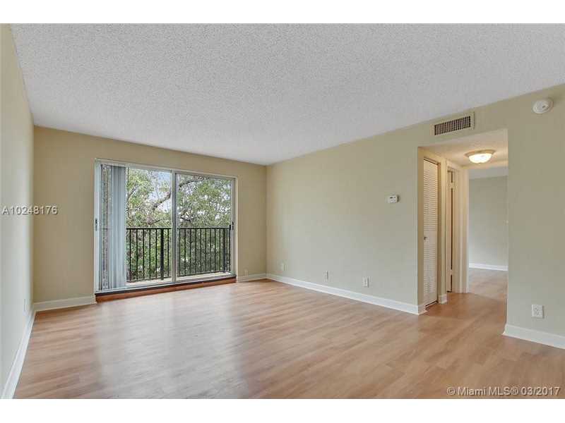 7616 Northwest 5th St, Plantation, FL 33324