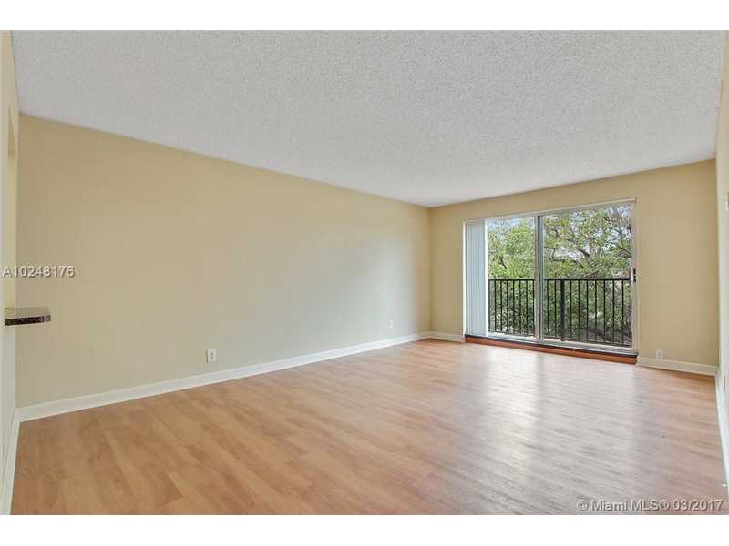 7616 Northwest 5th St, Plantation, FL 33324