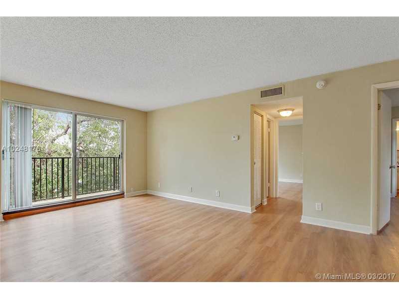 7616 Northwest 5th St, Plantation, FL 33324