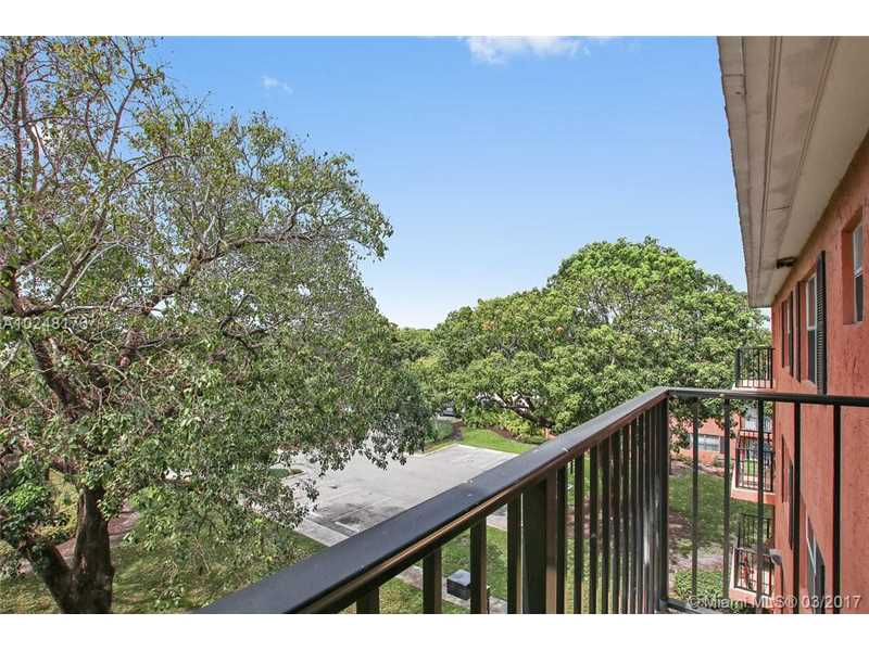 7616 Northwest 5th St, Plantation, FL 33324