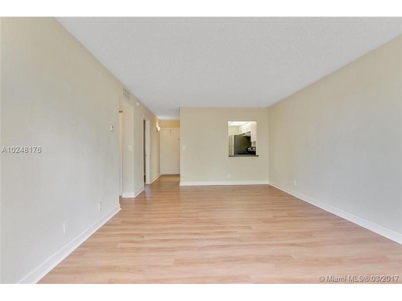 7616 Northwest 5th St, Plantation, FL 33324