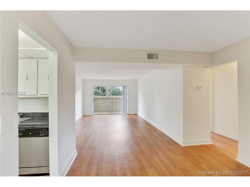 7616 Northwest 5th St, Plantation, FL 33324