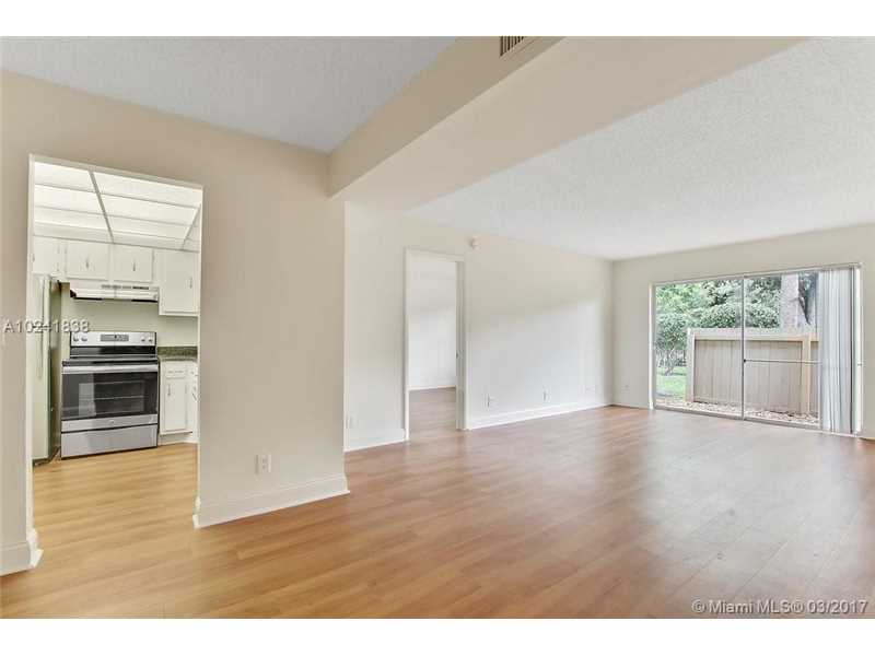 7616 Northwest 5th St, Plantation, FL 33324