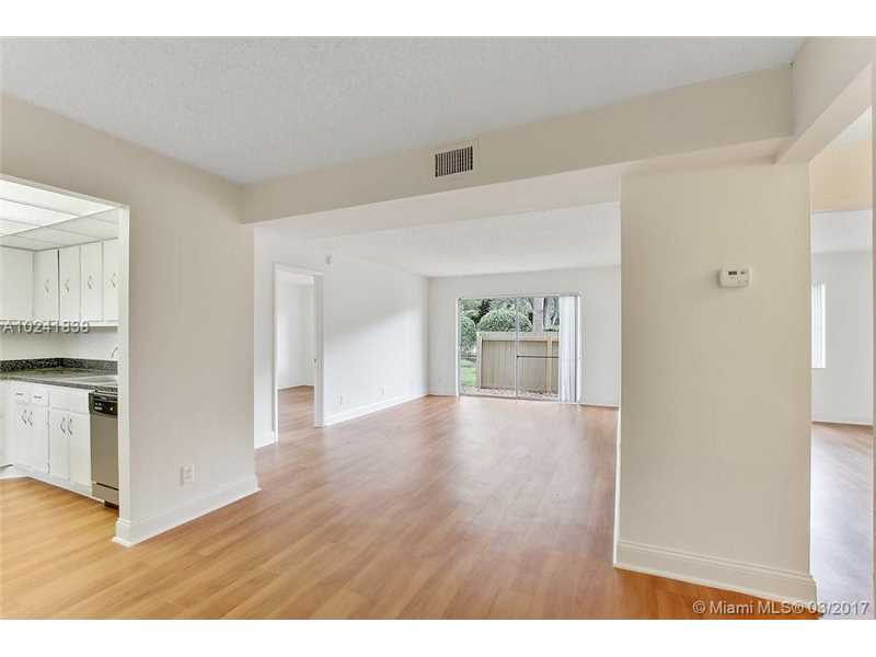 7616 Northwest 5th St, Plantation, FL 33324