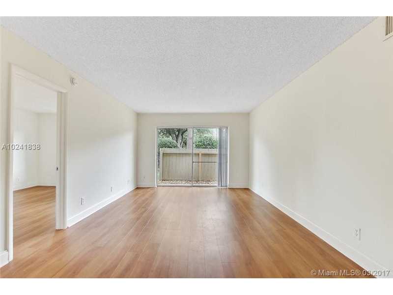 7616 Northwest 5th St, Plantation, FL 33324