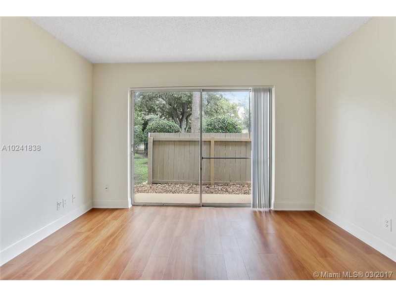 7616 Northwest 5th St, Plantation, FL 33324