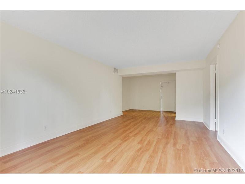 7616 Northwest 5th St, Plantation, FL 33324