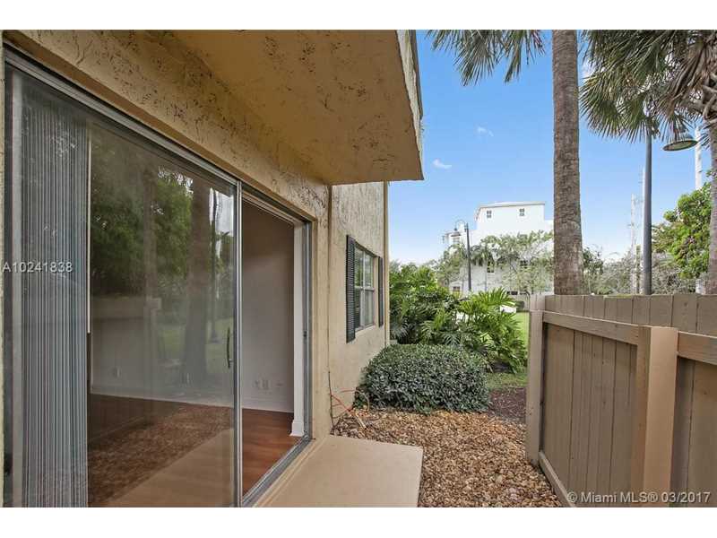 7616 Northwest 5th St, Plantation, FL 33324