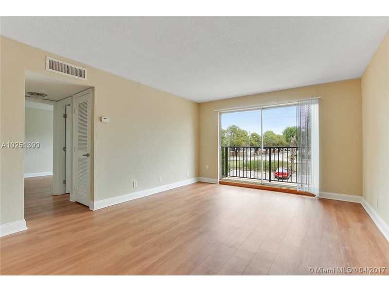 7616 Northwest 5th St, Plantation, FL 33324