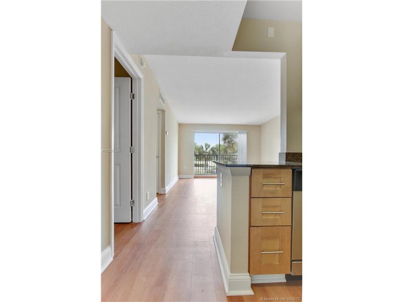 7616 Northwest 5th St, Plantation, FL 33324