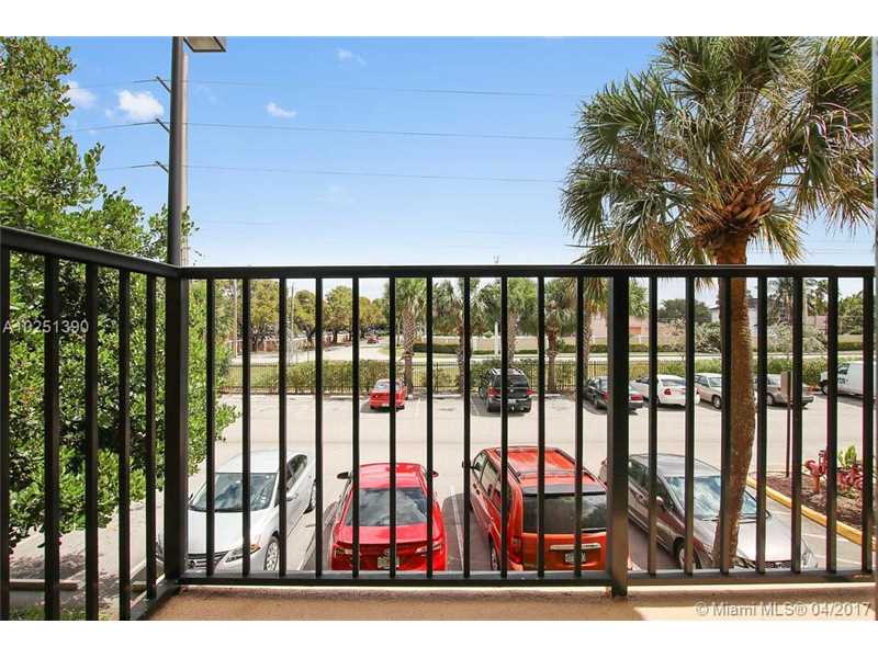 7616 Northwest 5th St, Plantation, FL 33324