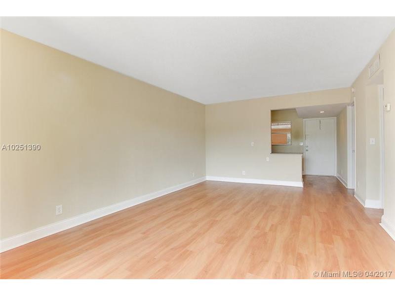 7616 Northwest 5th St, Plantation, FL 33324