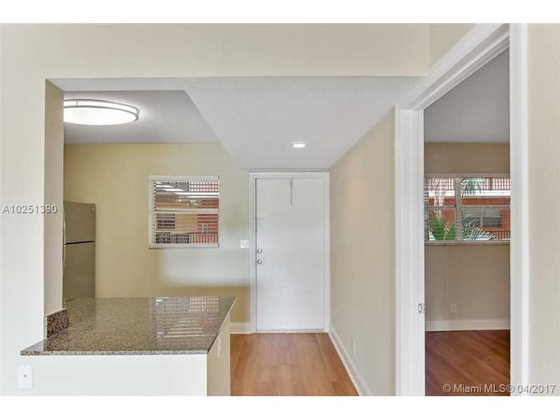 7616 Northwest 5th St, Plantation, FL 33324