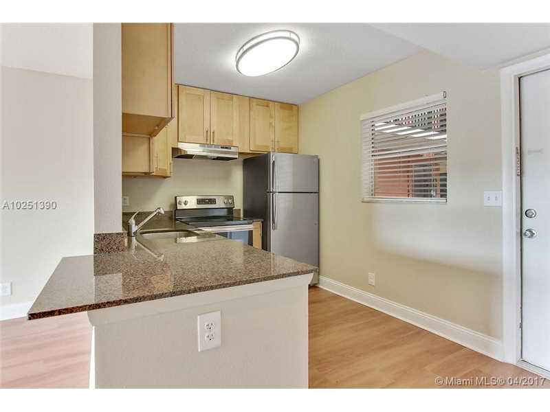 7616 Northwest 5th St, Plantation, FL 33324