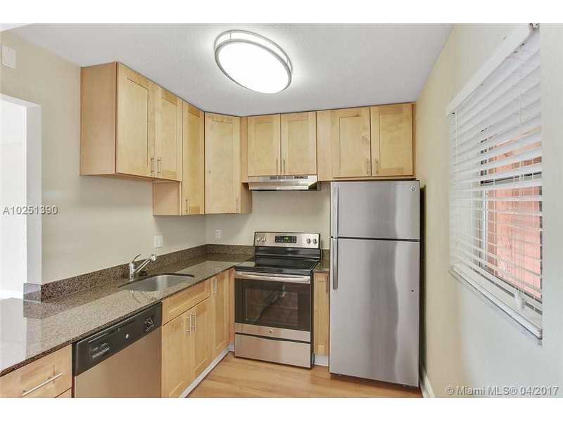 7616 Northwest 5th St, Plantation, FL 33324