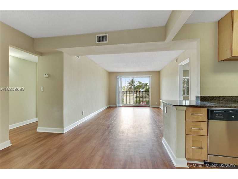 7616 Northwest 5th St, Plantation, FL 33324