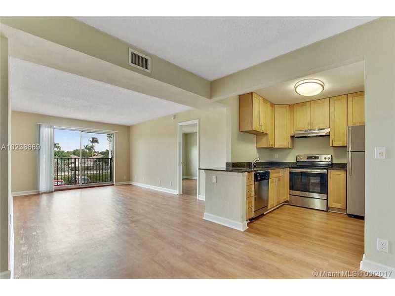 7616 Northwest 5th St, Plantation, FL 33324