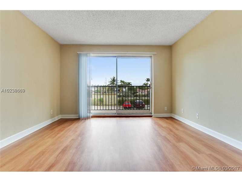 7616 Northwest 5th St, Plantation, FL 33324