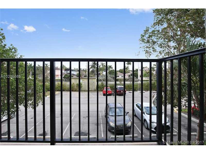 7616 Northwest 5th St, Plantation, FL 33324