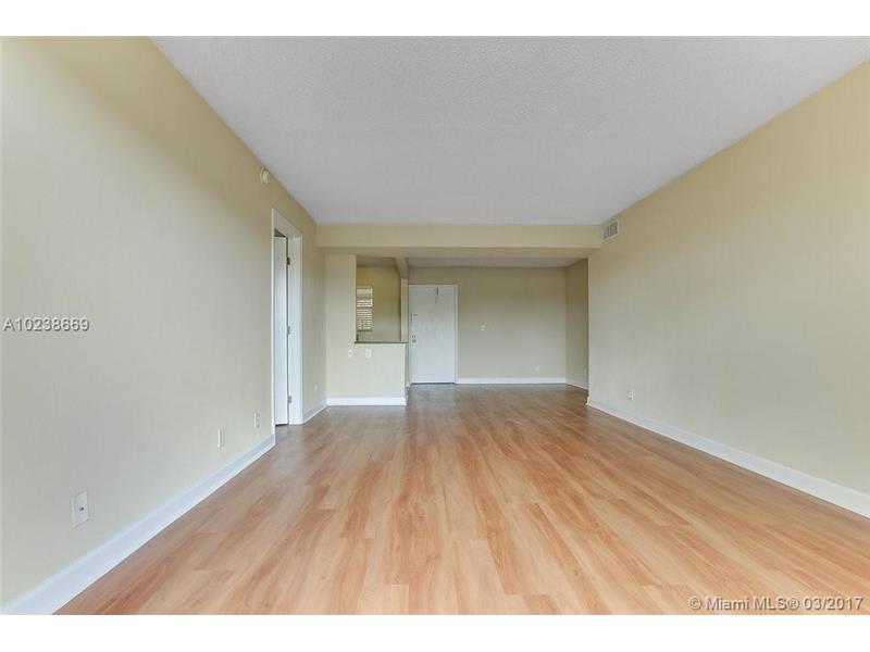 7616 Northwest 5th St, Plantation, FL 33324