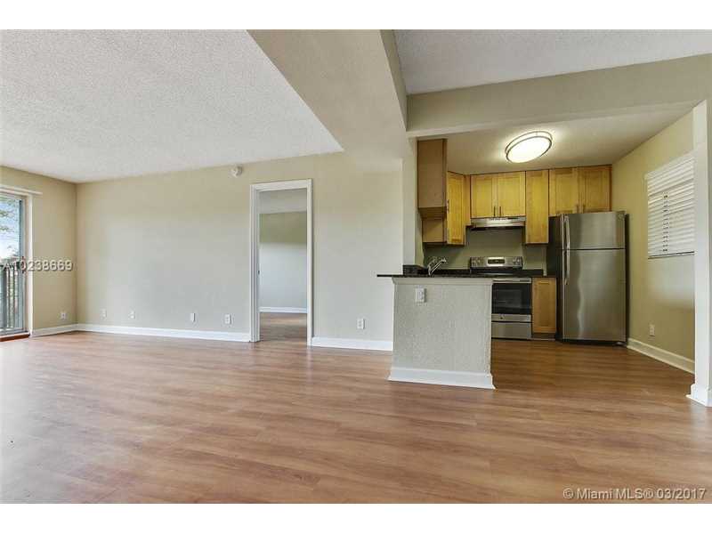 7616 Northwest 5th St, Plantation, FL 33324